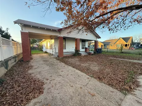 2105 Market Ave, Fort Worth, TX 76164