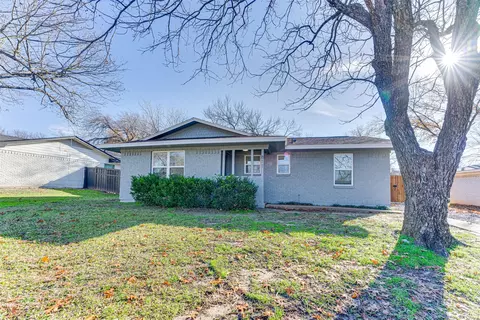 811 Loy Ln, Ennis, TX 75119