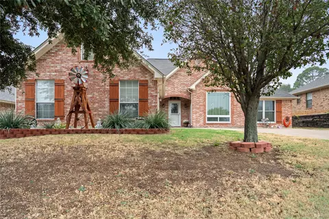 615 NW Jayellen Ave, Burleson, TX 76028