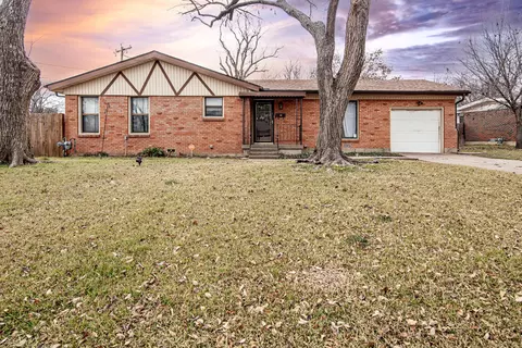 111 W Cedar St, Hurst, TX 76053