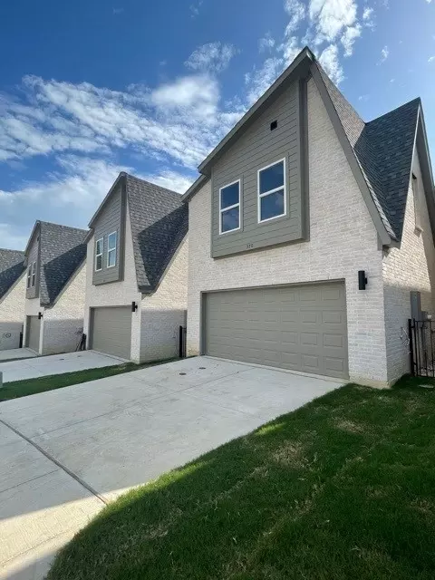 376 Oakbend Dr, Lewisville, TX 75067