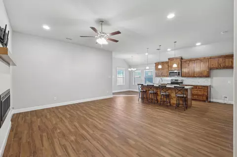924 Sam St, Springtown, TX 76082 photo 3