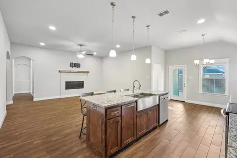 924 Sam St, Springtown, TX 76082 photo 9