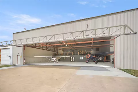 304 Douglas Dr, Roanoke, TX 76262