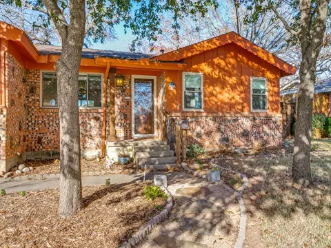 602 Clebud Dr, Euless, TX 76040 photo 3
