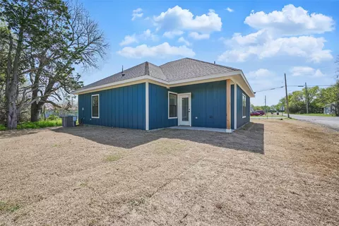 Exterior - 404 E Locust, Leonard, TX 75452 photo 4 of 5