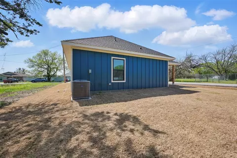 Exterior - 404 E Locust, Leonard, TX 75452 photo 5 of 5