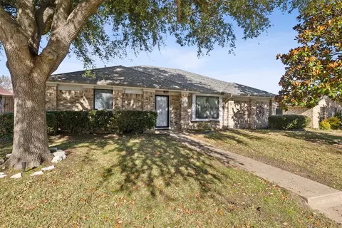 821 Simon Dr, Plano, TX 75025