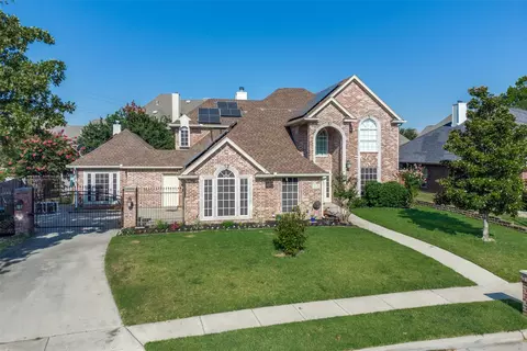 8128 Vine Wood Dr, North Richland Hills, TX 76182