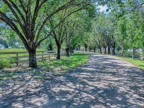 724 E Texas Rd, Lufkin, TX 75901 photo 3