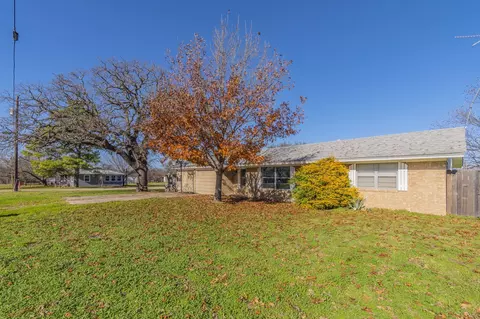115 W Clay St, Montague, TX 76251