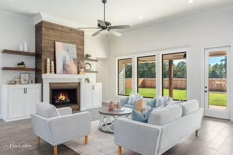 Living - 103 Sitka Loop, Haughton, LA 71037 photo 4 of 6