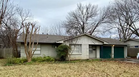 208 Pensacola Ave, Waxahachie, TX 75165