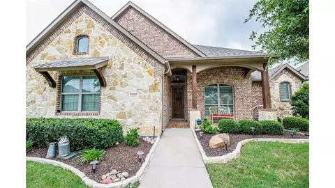 420 Sagebrush Ln, Waxahachie, TX 75165