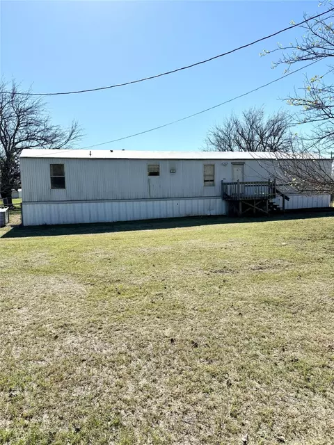 7227 Comanche Trl, Weatherford, TX 76087