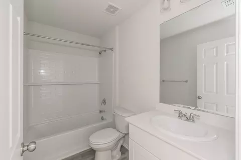 Bath - 16032 Crews Ave, Haslet, TX 76052 photo 2 of 2