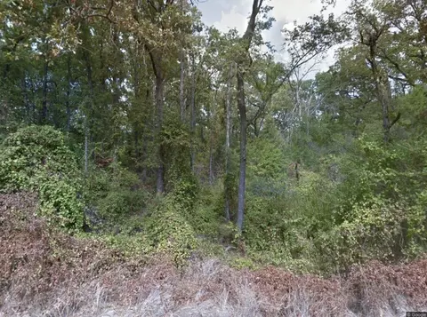 142 Rolling Hills Dr, Mabank, TX 75156