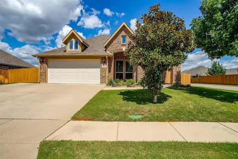 8237 Spitfire Trl, Aubrey, TX 76227