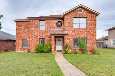 305 Rosewood Ln, Cedar Hill, TX 75104