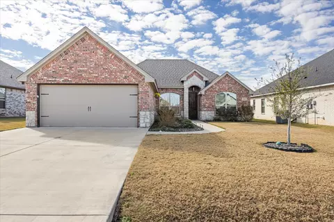 3318 Windcrest Dr, Granbury, TX 76049