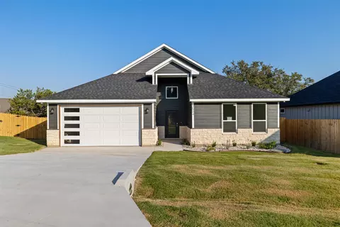 2504 Austin Ct, Granbury, TX 76048