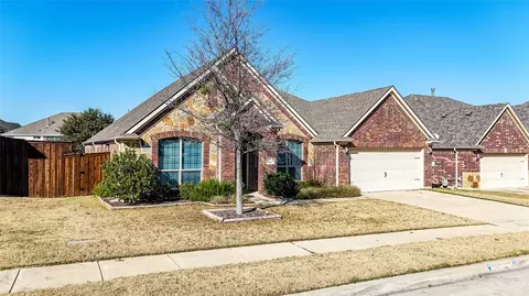 613 Newchester Dr, Roanoke, TX 76262
