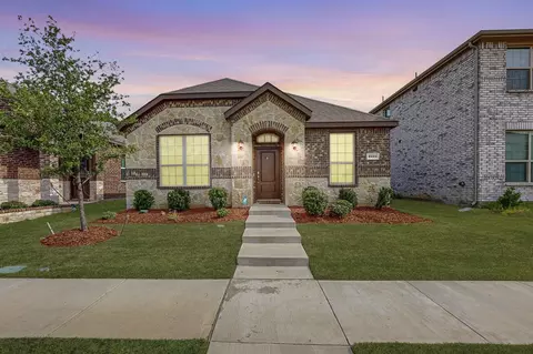 2221 Obsidian Dr, Aubrey, TX 76227