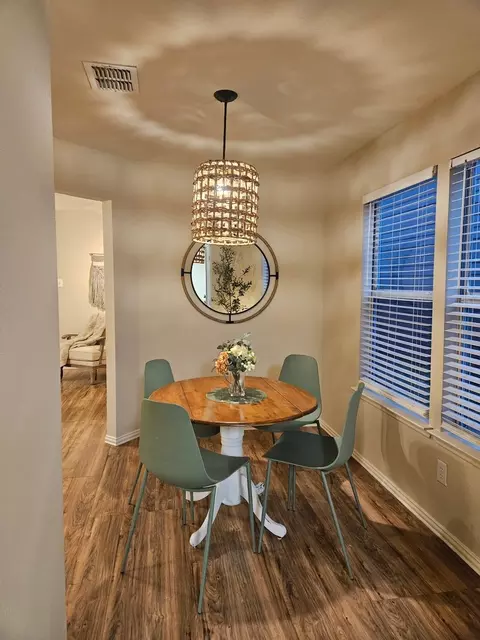 1516 Pine Ln, Fort Worth, TX 76140