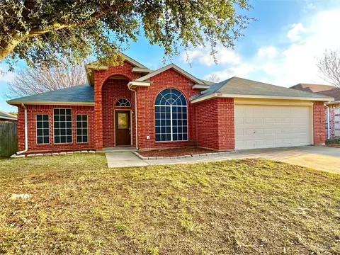 1605 Fern Dr, Mansfield, TX 76063