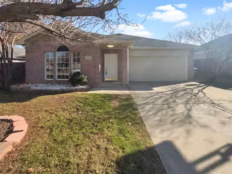 3925 Overlake Dr, Denton, TX 76210