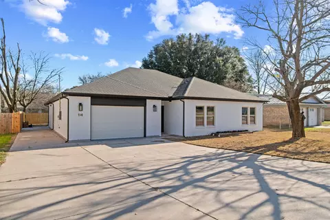 716 James St, Azle, TX 76020