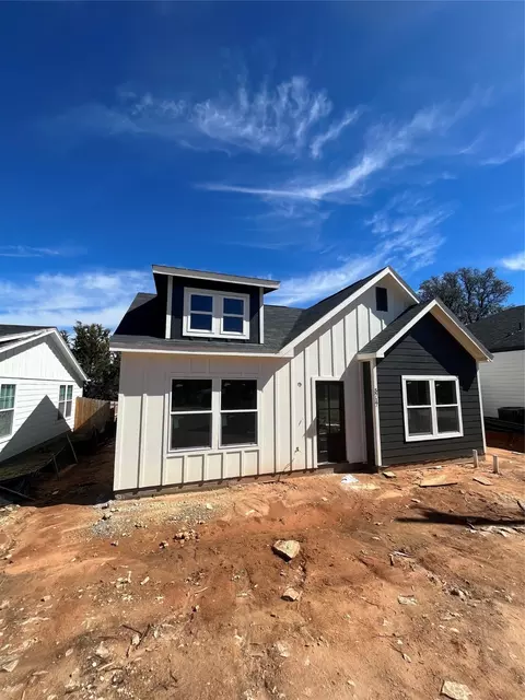 5717 Barkridge Dr, Granbury, TX 76048