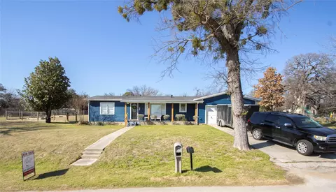 101 Lakewood Dr, Azle, TX 76020
