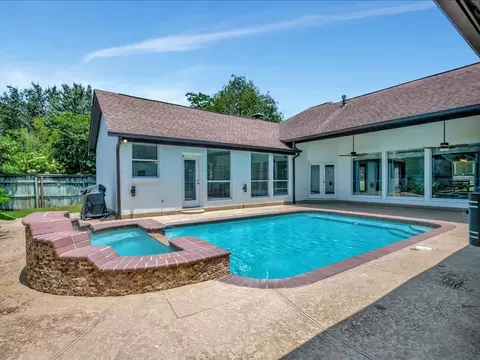 107 Castle Pines Ct, Lufkin, TX 75901