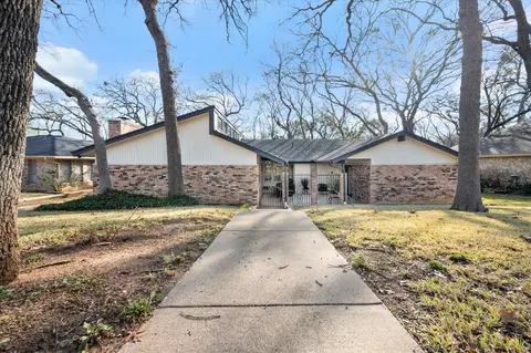2205 Brookside Dr, Arlington, TX 76012