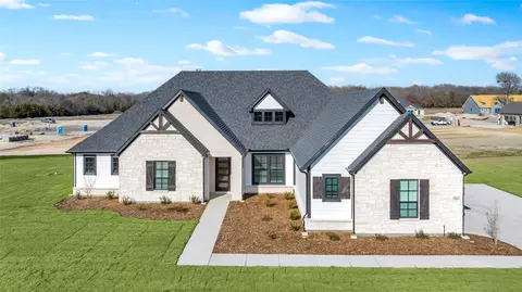 1065 Julian Dr, Van Alstyne, TX 75495