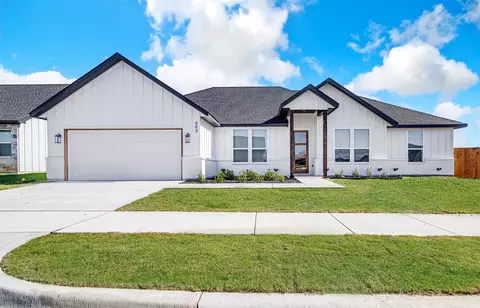 560 Highview Ct, Godley, TX 76044
