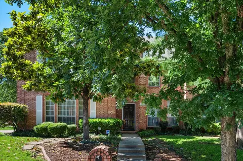 2002 Broadleaf Dr, Arlington, TX 76001