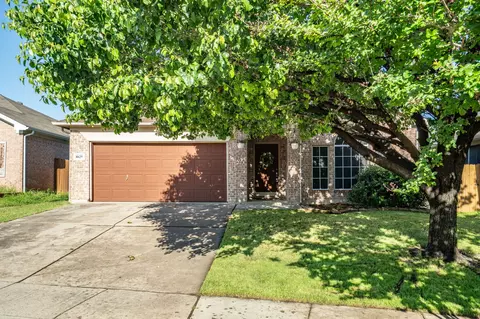 8629 Rainy Lake Dr, Fort Worth, TX 76244