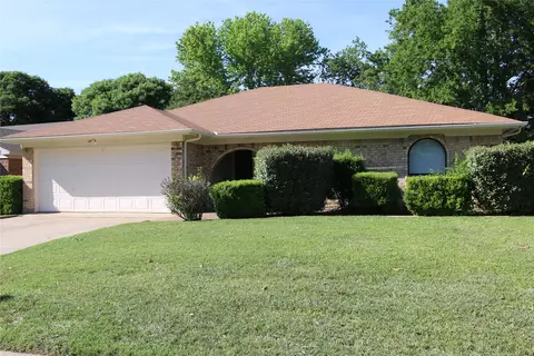 4113 Chestnut St, Fort Worth, TX 76137