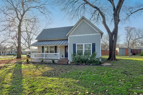 408 S Magnolia St, Aubrey, TX 76227