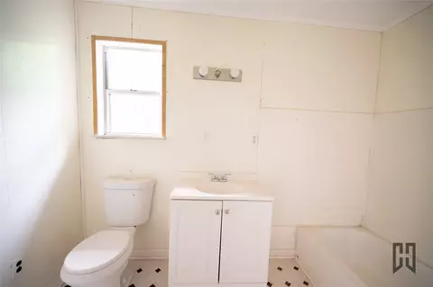 Bath - 206 Ash St, Minden, LA 71055 photo 3 of 3