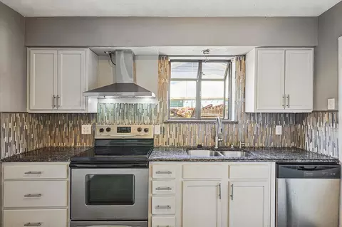 2304 Halifax Dr, Carrollton, TX 75006