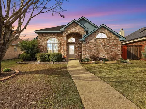2109 Amber Spgs, Mesquite, TX 75181