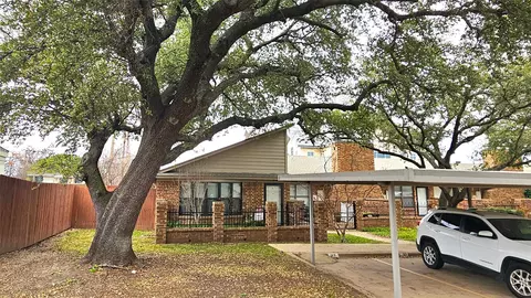 1101 Glenbrook St, Benbrook, TX 76126