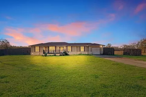 615 N 4th St, Wills Point, TX 75169