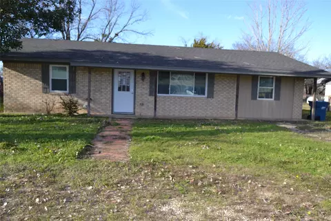 104 Castle Cir, Blooming Grove, TX 76626