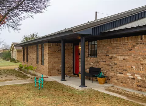 1200 Haven Dr, Comanche, TX 76442
