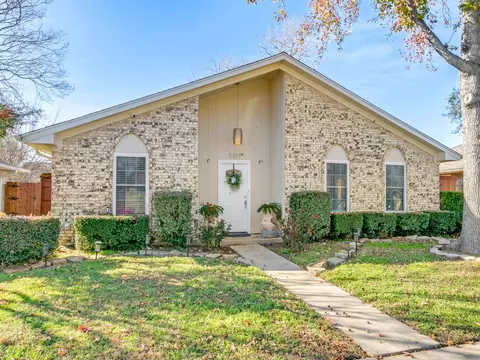 5311 Kings Manor Dr, Lake Dallas, TX 75065
