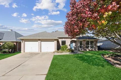 6932 Windwood Trl, Fort Worth, TX 76132